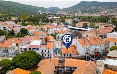 ​Eski Foça Merkezi Konumda Satılık Taş Bina