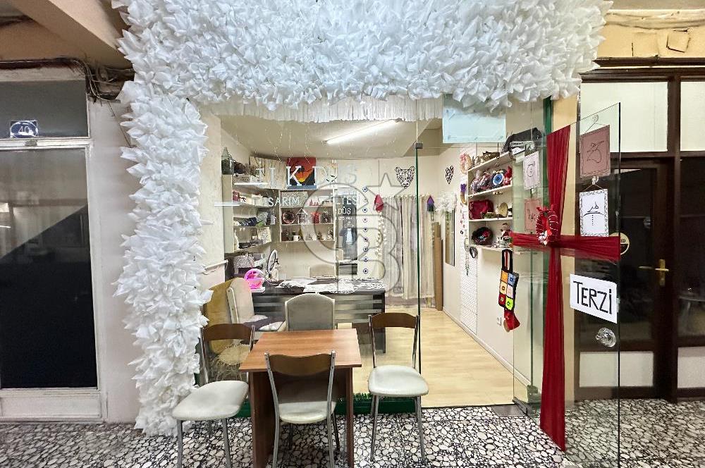 İZMİT İNÖNÜ CADDESİ OĞUZ İŞ MERKEZİN'NDE SATILIK DÜKKAN