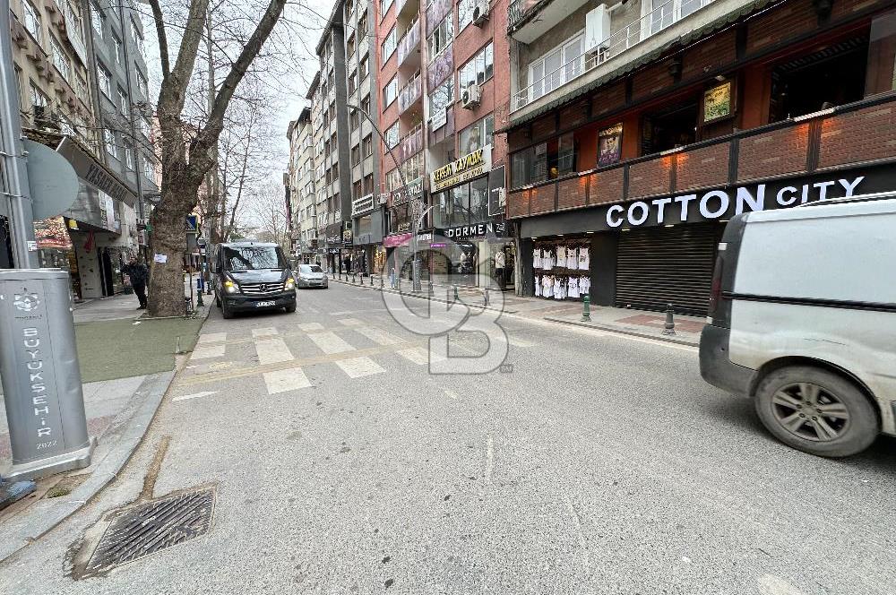 İZMİT İNÖNÜ CADDESİ OĞUZ İŞ MERKEZİN'NDE SATILIK DÜKKAN