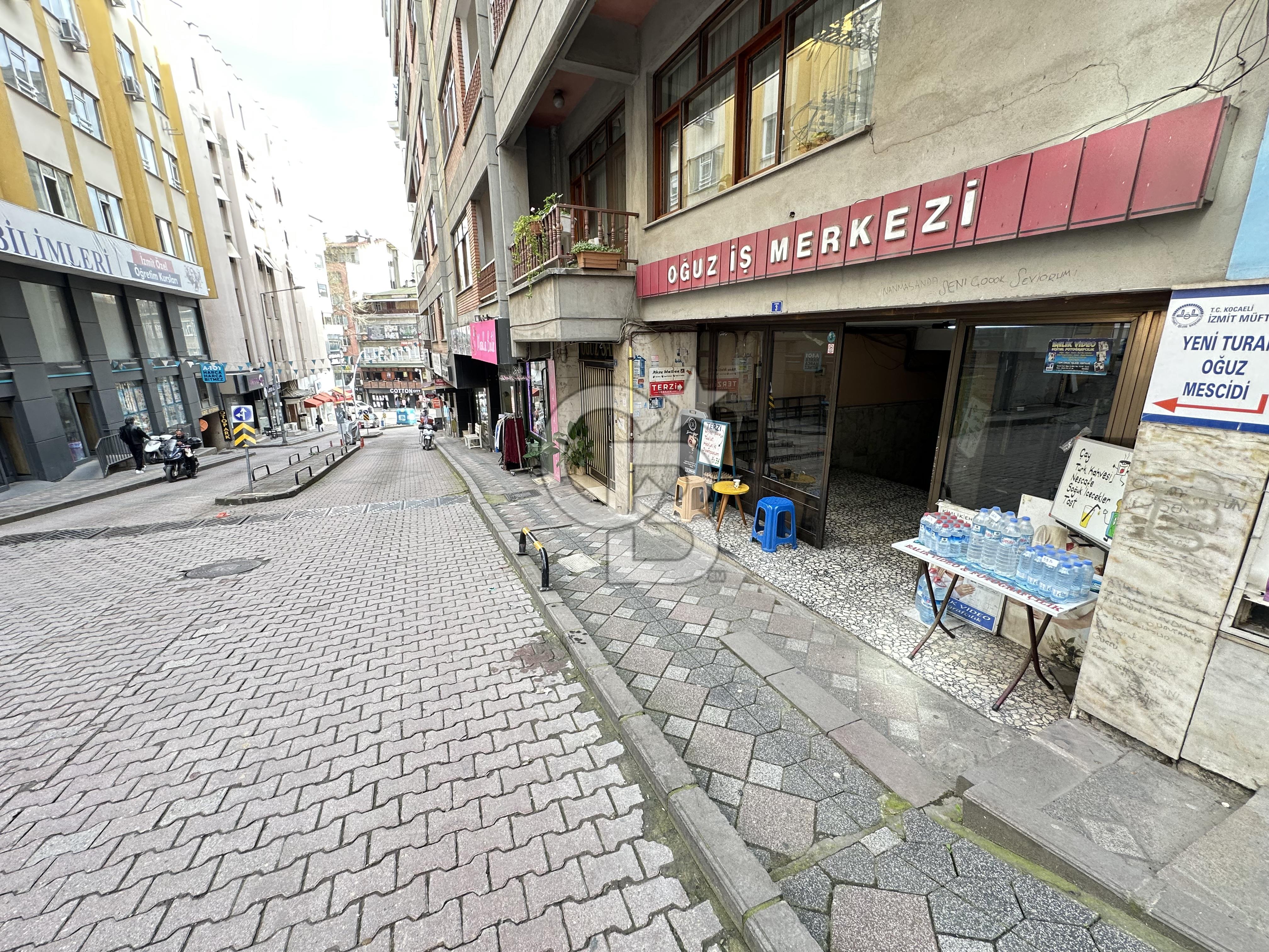 CB AKADEMİ İZMİT ÇARŞI OĞUZ İŞ MERKEZİN'NDE SATILIK DÜKKAN