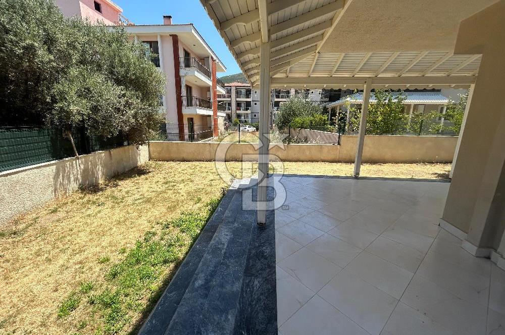 Yenifoça'da Kiralık 2+1 Bahçe Katı Daire