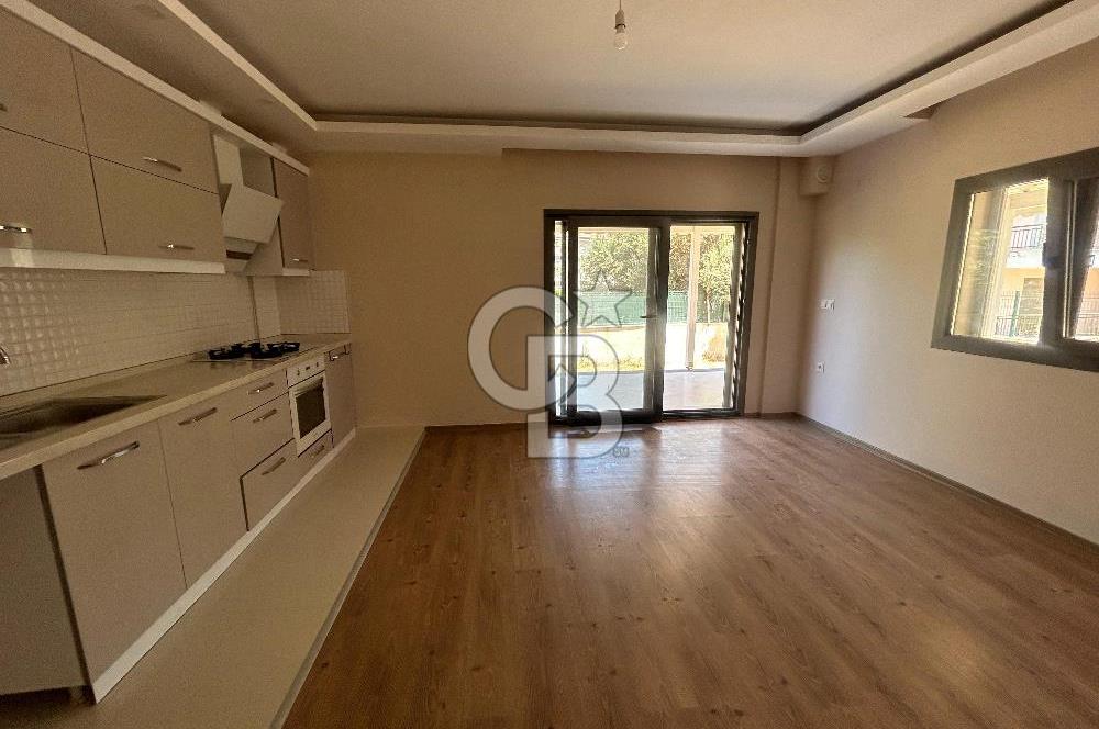 Yenifoça'da Kiralık 2+1 Bahçe Katı Daire