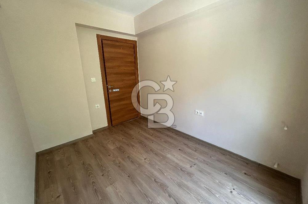 Yenifoça'da Kiralık 2+1 Bahçe Katı Daire