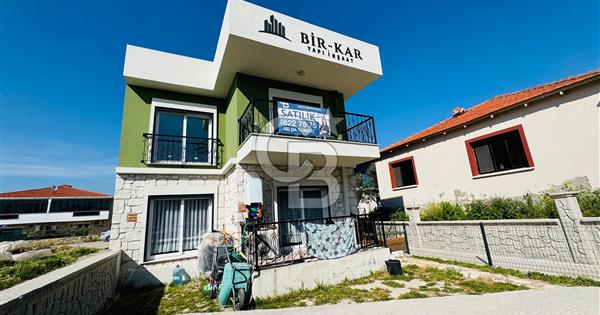 Foça Hacıveli Mah. Teraslı Satılık 2+1 Daire - 345698