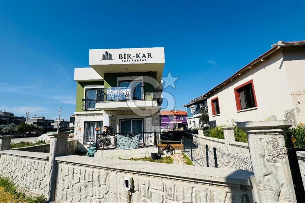 Foça Hacıveli Mah. Teraslı Satılık 2+1 Daire