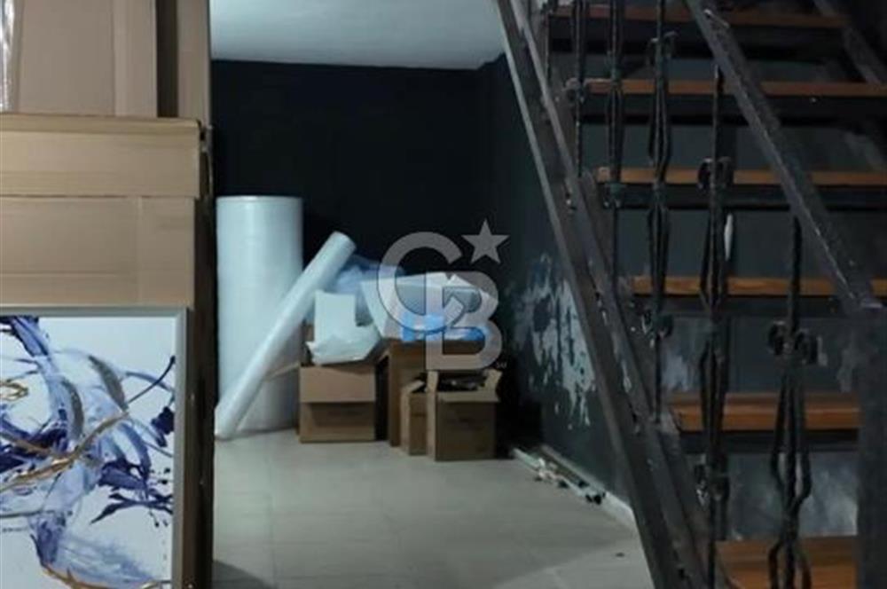 AKYAZI MAHALLESİNDE 3 KATLI SATILIK İŞ YERİ 