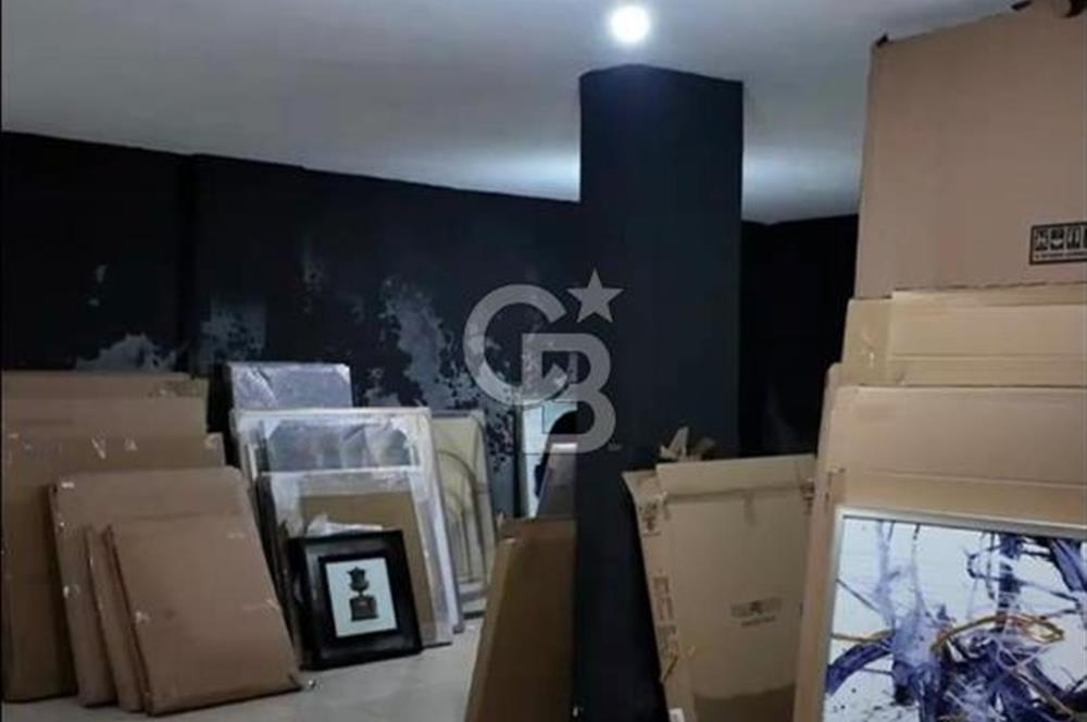 AKYAZI MAHALLESİNDE 3 KATLI SATILIK İŞ YERİ 