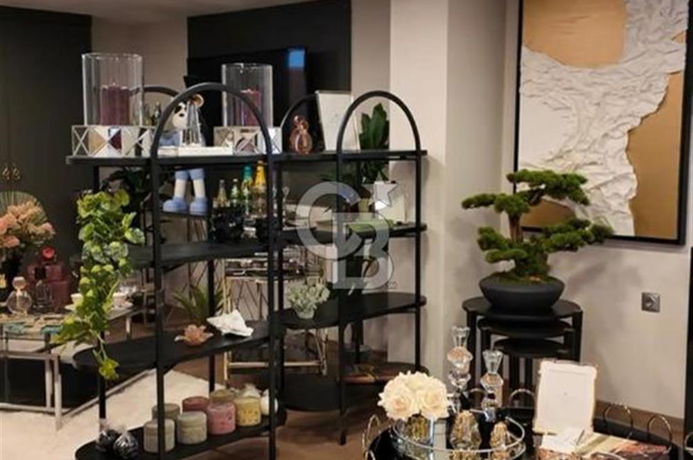 AKYAZI MAHALLESİNDE 3 KATLI SATILIK İŞ YERİ 