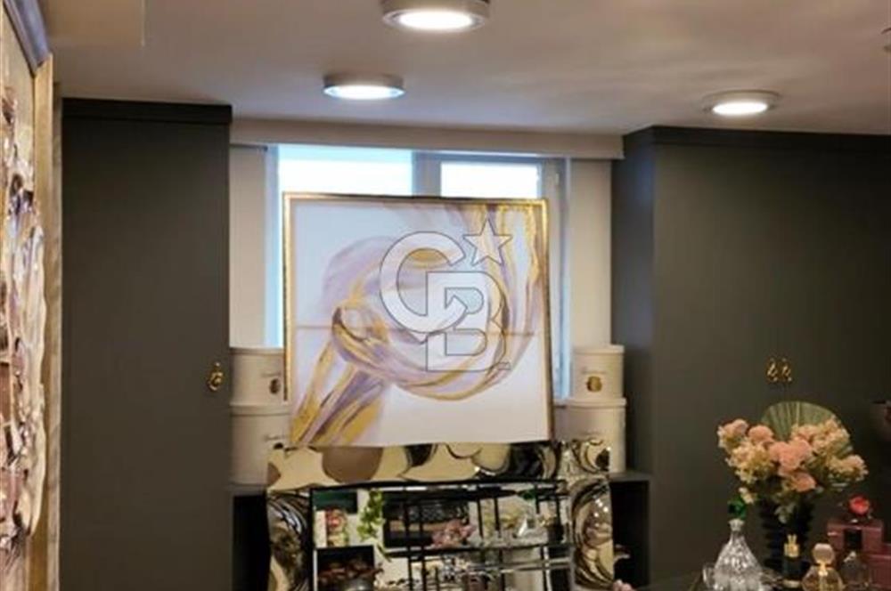 AKYAZI MAHALLESİNDE 3 KATLI SATILIK İŞ YERİ 