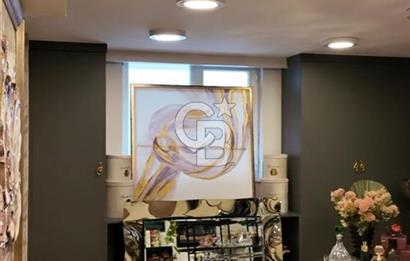 AKYAZI MAHALLESİNDE 3 KATLI SATILIK İŞ YERİ 