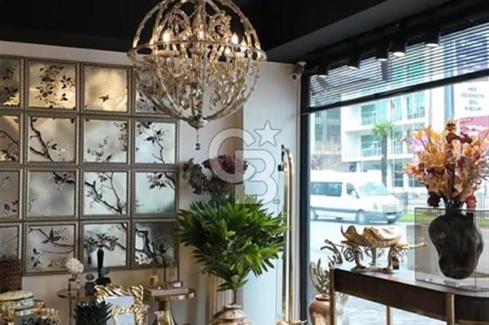 AKYAZI MAHALLESİNDE 3 KATLI SATILIK İŞ YERİ 