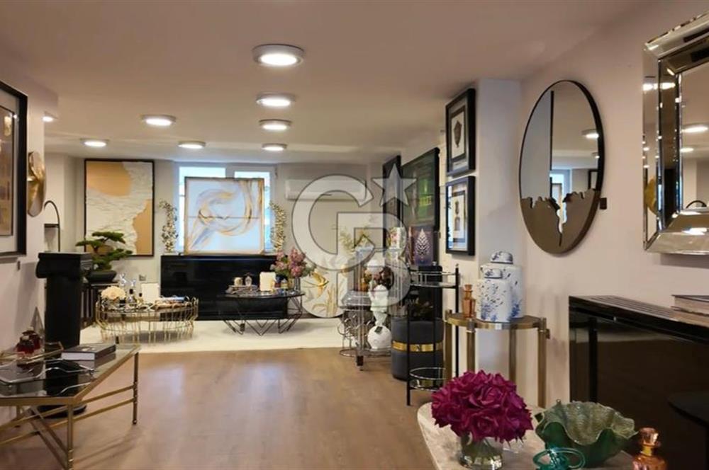 AKYAZI MAHALLESİNDE 3 KATLI SATILIK İŞ YERİ 