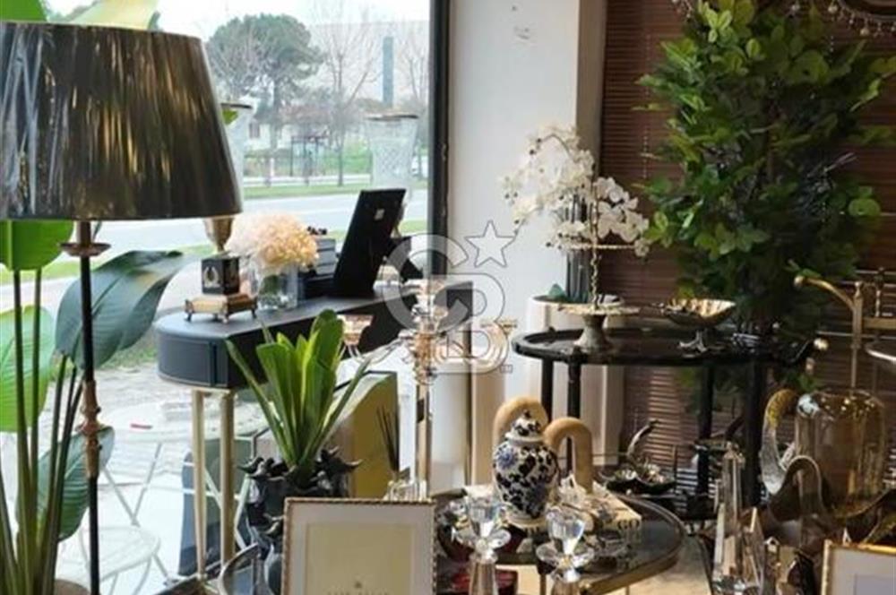 AKYAZI MAHALLESİNDE 3 KATLI SATILIK İŞ YERİ 