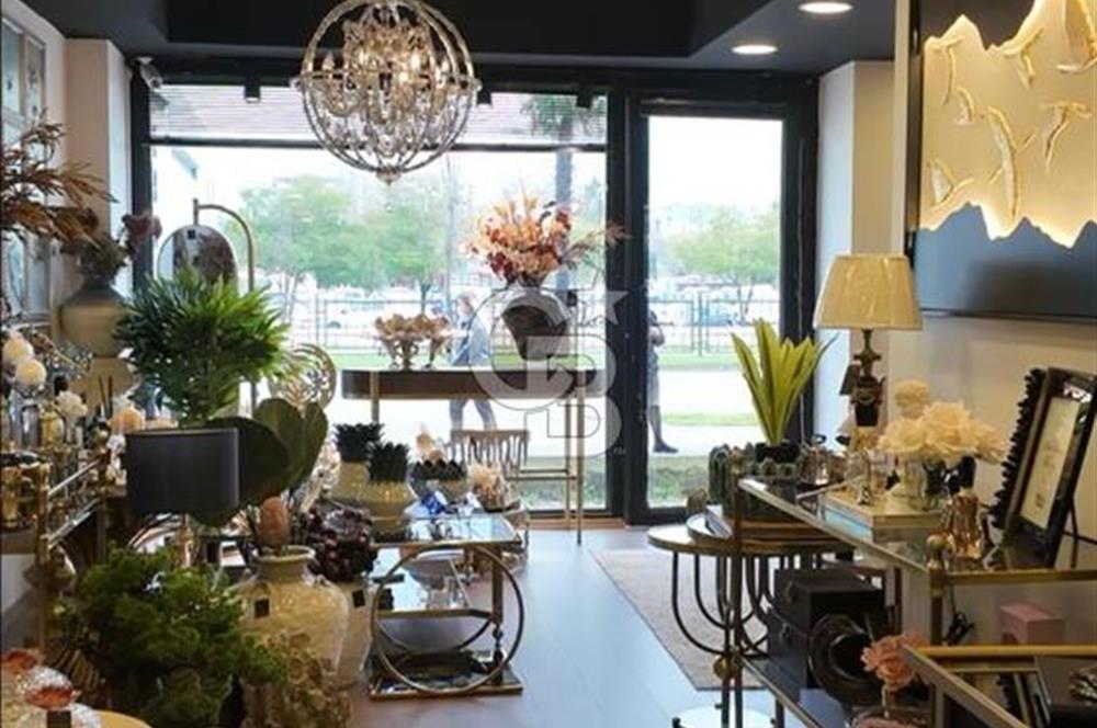 AKYAZI MAHALLESİNDE 3 KATLI SATILIK İŞ YERİ 