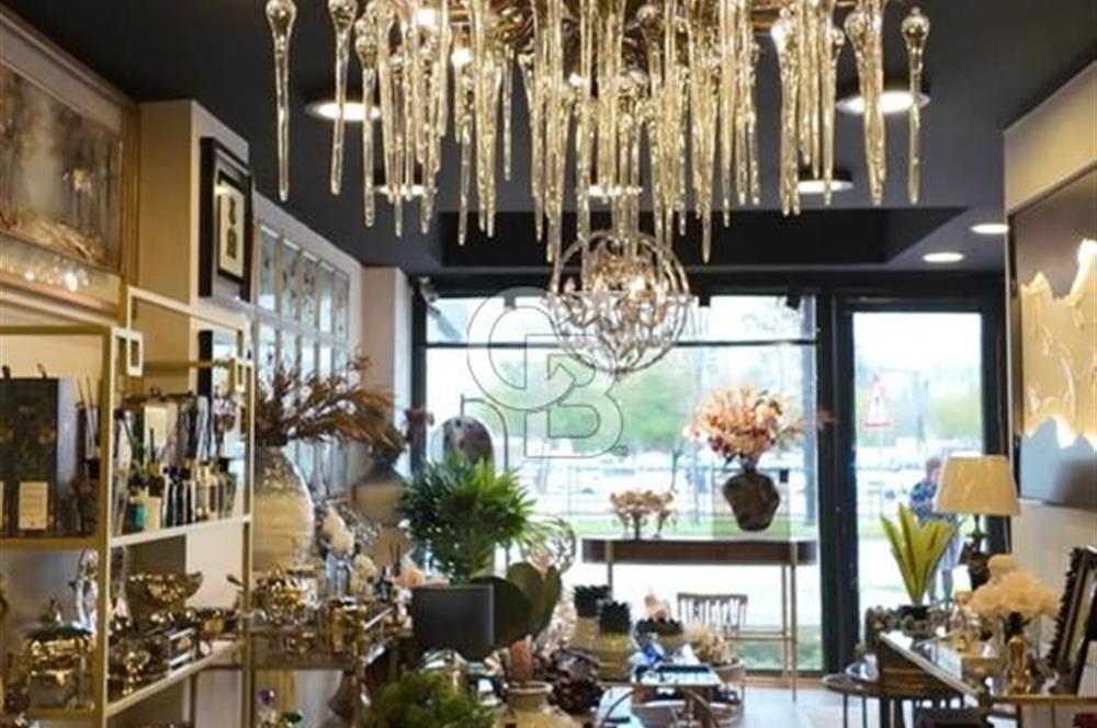 AKYAZI MAHALLESİNDE 3 KATLI SATILIK İŞ YERİ 