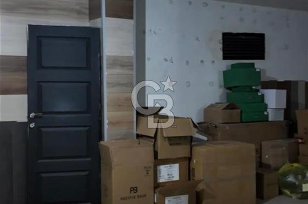 AKYAZI MAHALLESİNDE 3 KATLI SATILIK İŞ YERİ 