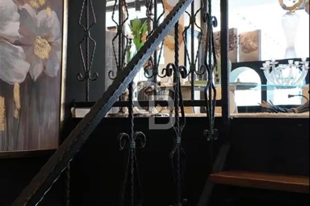 AKYAZI MAHALLESİNDE 3 KATLI SATILIK İŞ YERİ 