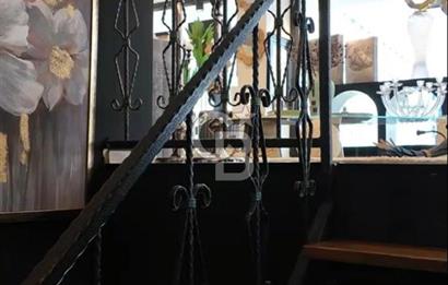 AKYAZI MAHALLESİNDE 3 KATLI SATILIK İŞ YERİ 