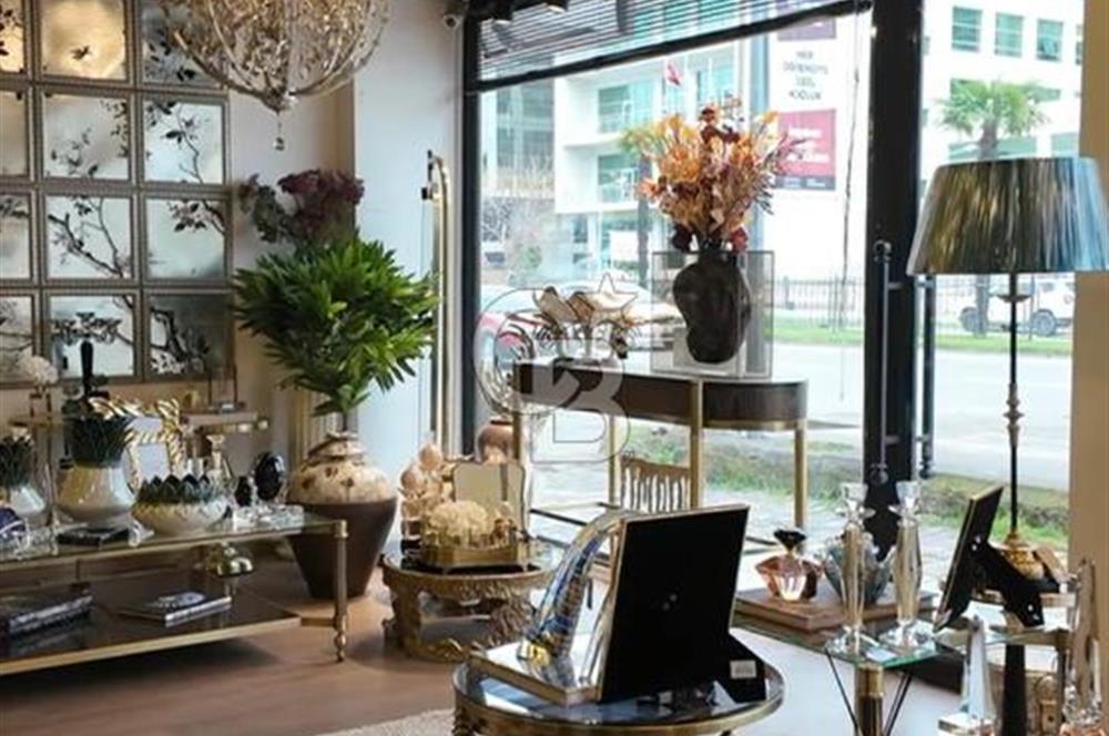 AKYAZI MAHALLESİNDE 3 KATLI SATILIK İŞ YERİ 