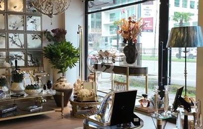 AKYAZI MAHALLESİNDE 3 KATLI SATILIK İŞ YERİ 