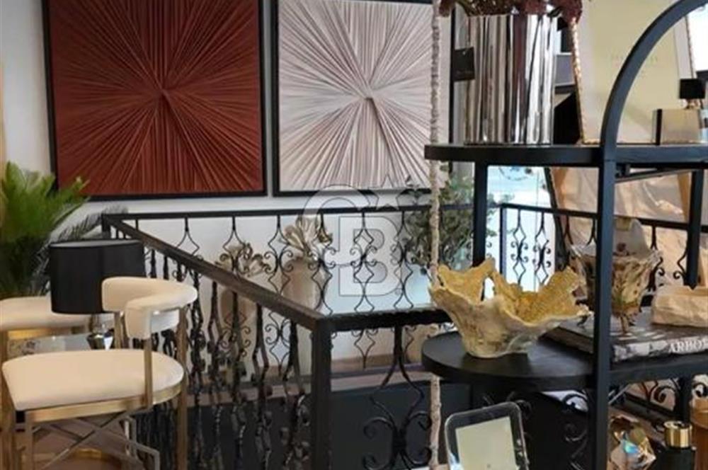 AKYAZI MAHALLESİNDE 3 KATLI SATILIK İŞ YERİ 