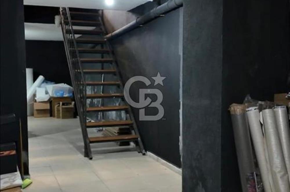 AKYAZI MAHALLESİNDE 3 KATLI SATILIK İŞ YERİ 