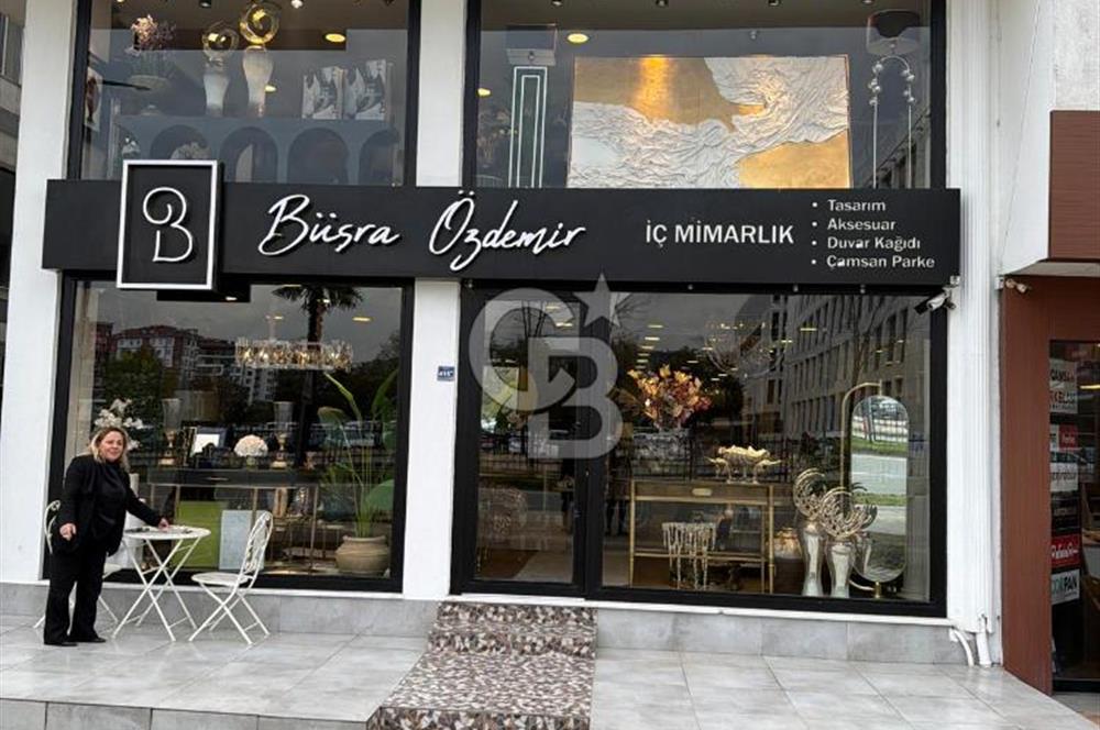 AKYAZI MAHALLESİNDE 3 KATLI SATILIK İŞ YERİ 