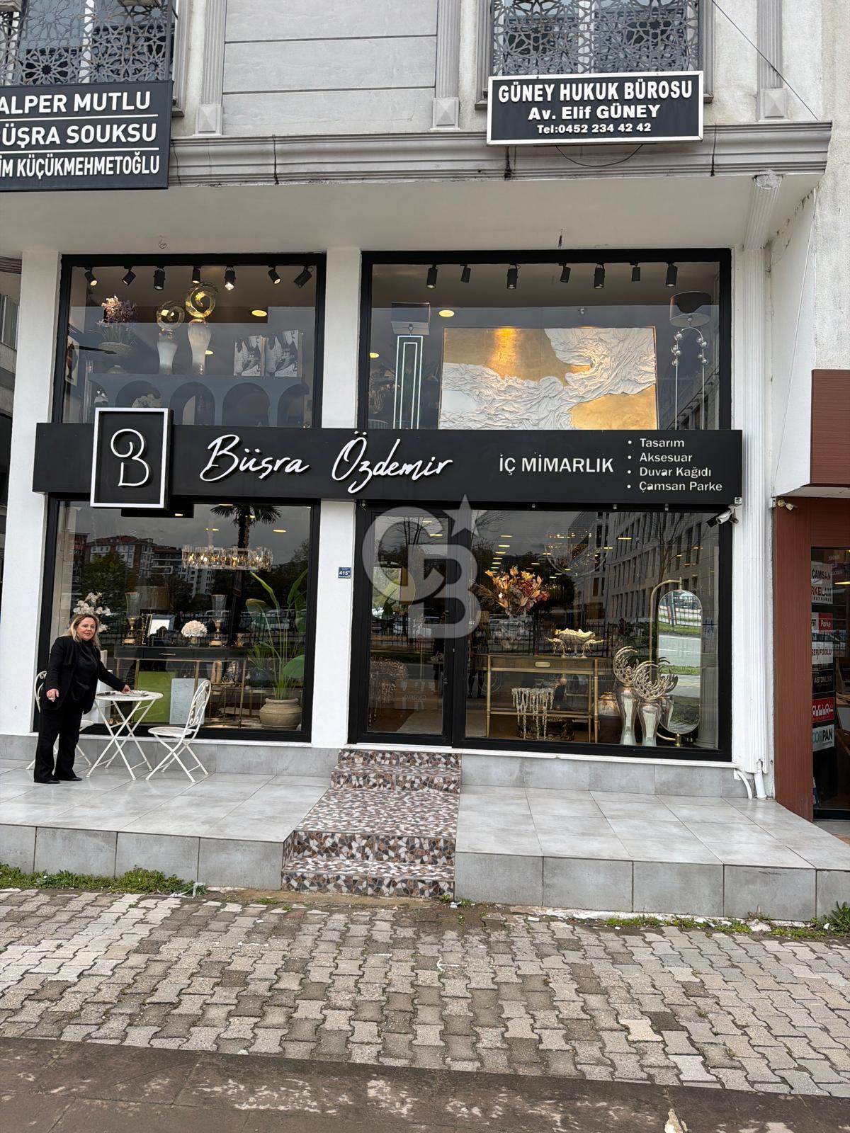 AKYAZI MAHALLESİNDE 3 KATLI SATILIK İŞ YERİ 