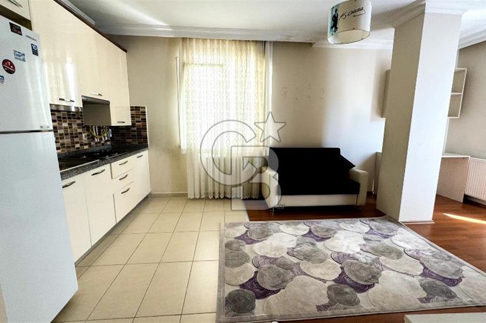 YEDİTEPE ÜNİVERSİTESİ ALT KAPISINA YAKIN KOMPLE SATILIK BİNA