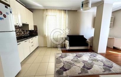 YEDİTEPE ÜNİVERSİTESİ ALT KAPISINA YAKIN KOMPLE SATILIK BİNA