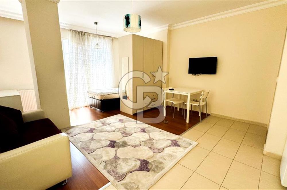 YEDİTEPE ÜNİVERSİTESİ ALT KAPISINA YAKIN KOMPLE SATILIK BİNA