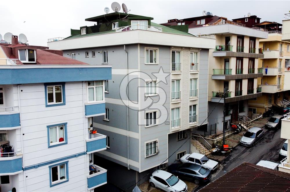 YEDİTEPE ÜNİVERSİTESİ ALT KAPISINA YAKIN KOMPLE SATILIK BİNA