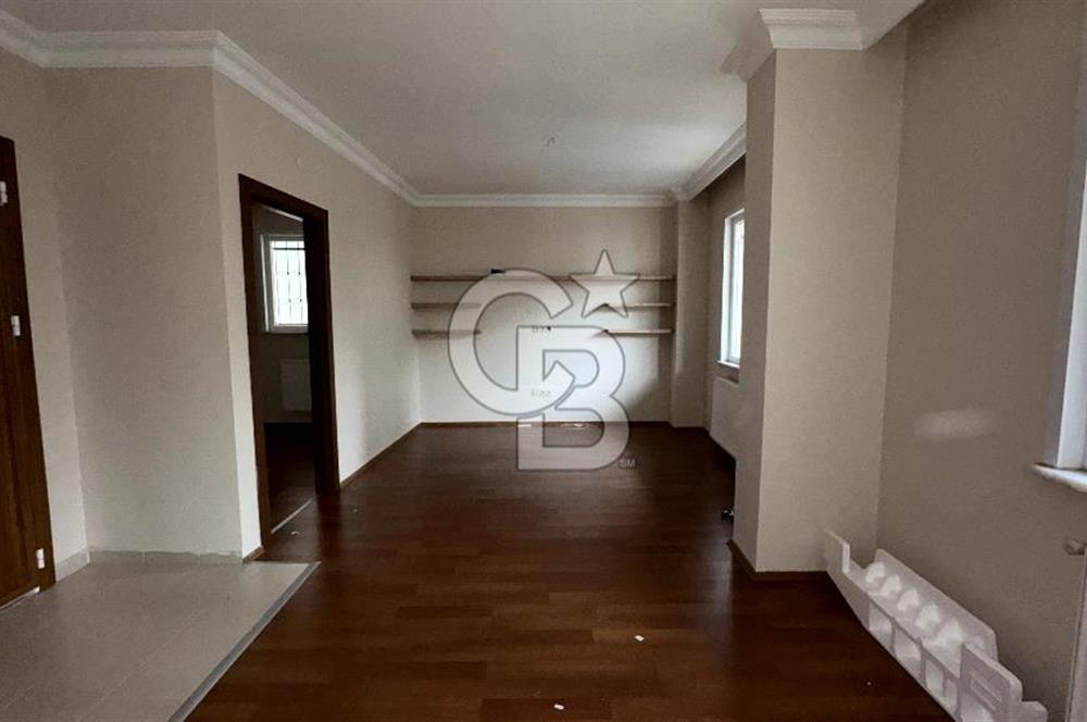 YEDİTEPE ÜNİVERSİTESİ ALT KAPISINA YAKIN KOMPLE SATILIK BİNA