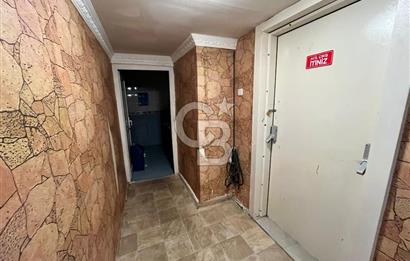 Konaklar Mahallesi’nde bulunan düğün ve organizasyon salonumuz 1.750 m² net kullanım alanına sahiptir. 6 metre tavan yüksekliği sayesinde ferah ve görkemli bir ambiyans sunmaktadır.