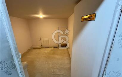 Konaklar Mahallesi’nde bulunan düğün ve organizasyon salonumuz 1.750 m² net kullanım alanına sahiptir. 6 metre tavan yüksekliği sayesinde ferah ve görkemli bir ambiyans sunmaktadır.