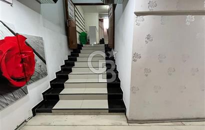 Konaklar Mahallesi’nde bulunan düğün ve organizasyon salonumuz 1.750 m² net kullanım alanına sahiptir. 6 metre tavan yüksekliği sayesinde ferah ve görkemli bir ambiyans sunmaktadır.