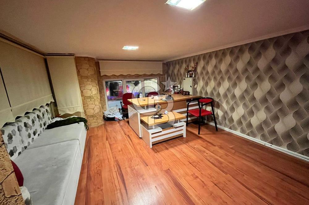 Konaklar Mahallesi’nde bulunan düğün ve organizasyon salonumuz 1.750 m² net kullanım alanına sahiptir. 6 metre tavan yüksekliği sayesinde ferah ve görkemli bir ambiyans sunmaktadır.