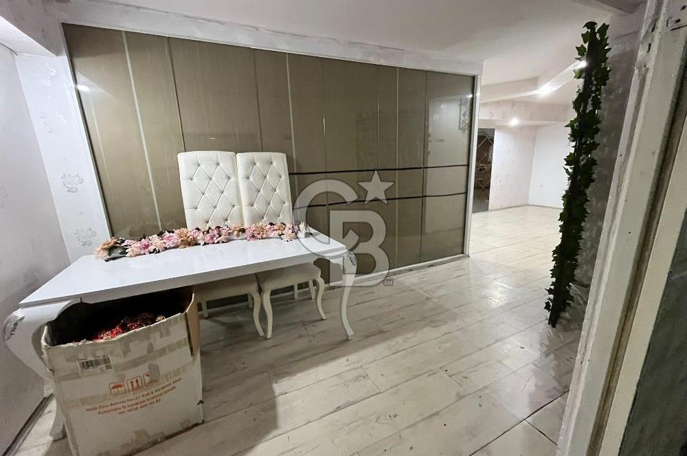 Konaklar Mahallesi’nde bulunan düğün ve organizasyon salonumuz 1.750 m² net kullanım alanına sahiptir. 6 metre tavan yüksekliği sayesinde ferah ve görkemli bir ambiyans sunmaktadır.