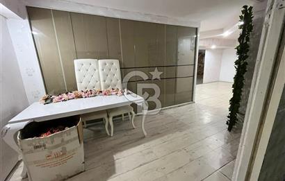 Konaklar Mahallesi’nde bulunan düğün ve organizasyon salonumuz 1.750 m² net kullanım alanına sahiptir. 6 metre tavan yüksekliği sayesinde ferah ve görkemli bir ambiyans sunmaktadır.