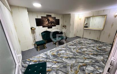 Konaklar Mahallesi’nde bulunan düğün ve organizasyon salonumuz 1.750 m² net kullanım alanına sahiptir. 6 metre tavan yüksekliği sayesinde ferah ve görkemli bir ambiyans sunmaktadır.