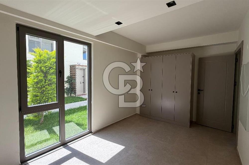 Ayvalık Altınova Sayfiye Sitesi İçerisinde Havuzlu Geniş 2+1 Daire
