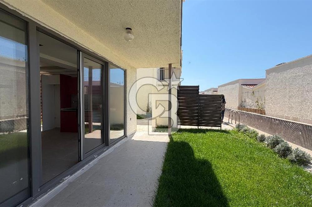 Ayvalık Altınova Sayfiye Sitesi İçerisinde Havuzlu Geniş 2+1 Daire