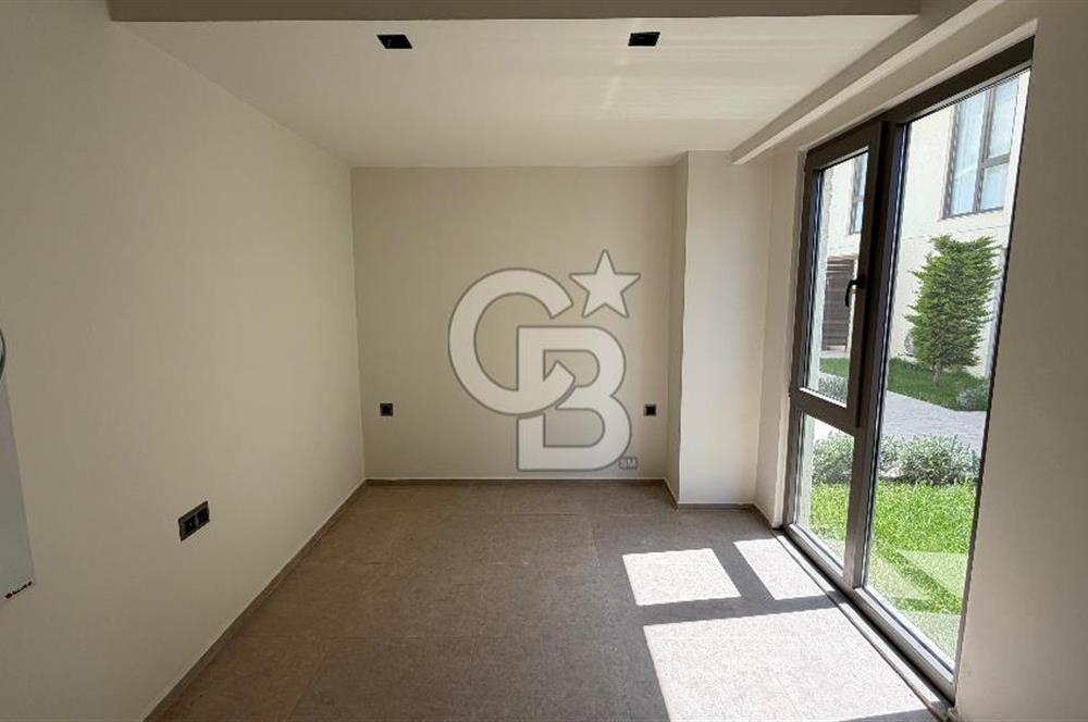 Ayvalık Altınova Sayfiye Sitesi İçerisinde Havuzlu Geniş 2+1 Daire