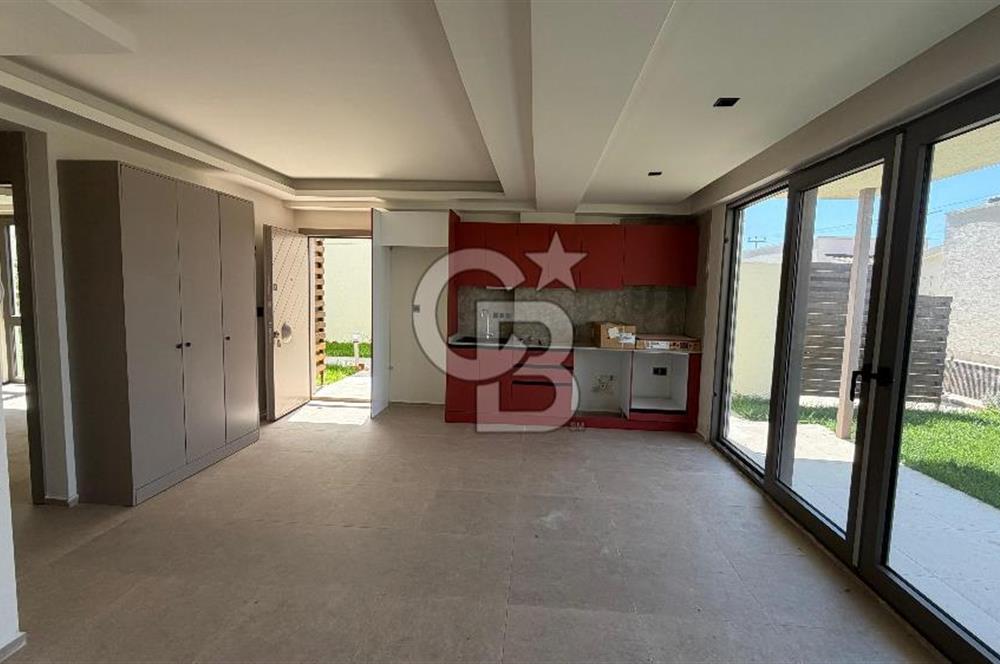Ayvalık Altınova Sayfiye Sitesi İçerisinde Havuzlu Geniş 2+1 Daire