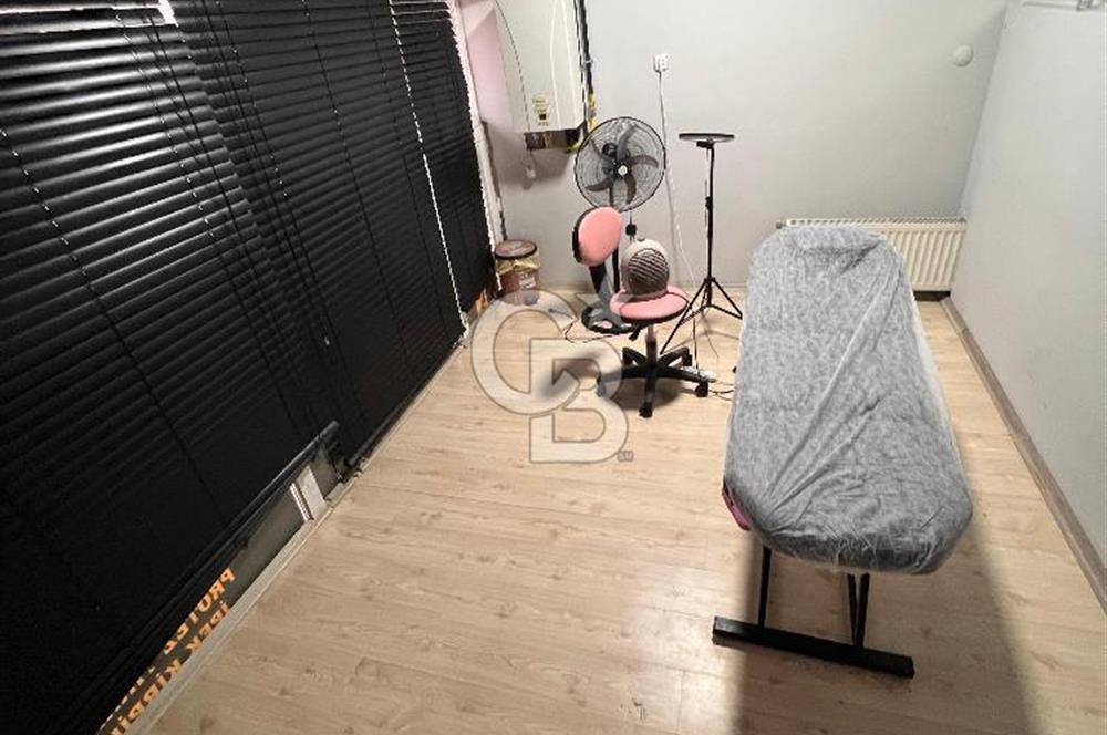 Köşe Konumlu Cadde üzeri Yapılı 2 cepheli 106 m2 Dükkan