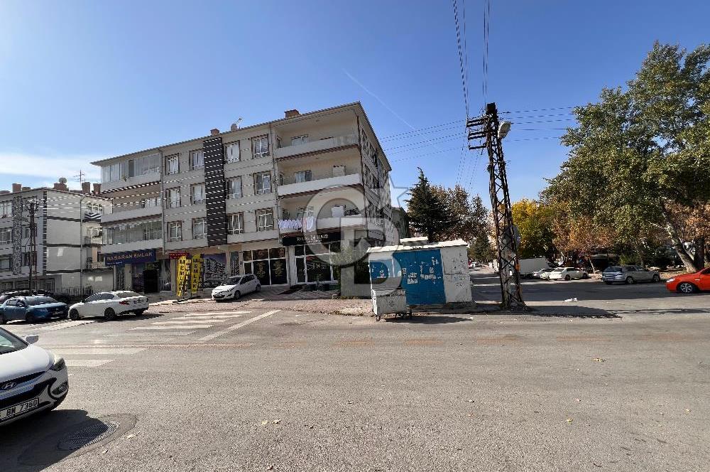 Köşe Konumlu Cadde üzeri Yapılı 2 cepheli 106 m2 Dükkan