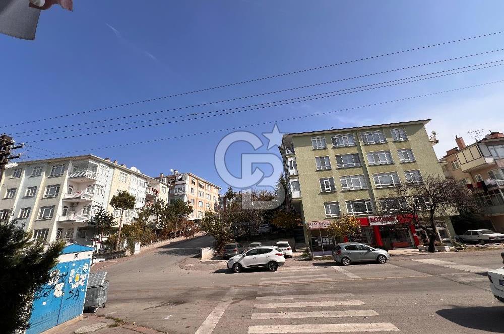 Köşe Konumlu Cadde üzeri Yapılı 2 cepheli 106 m2 Dükkan