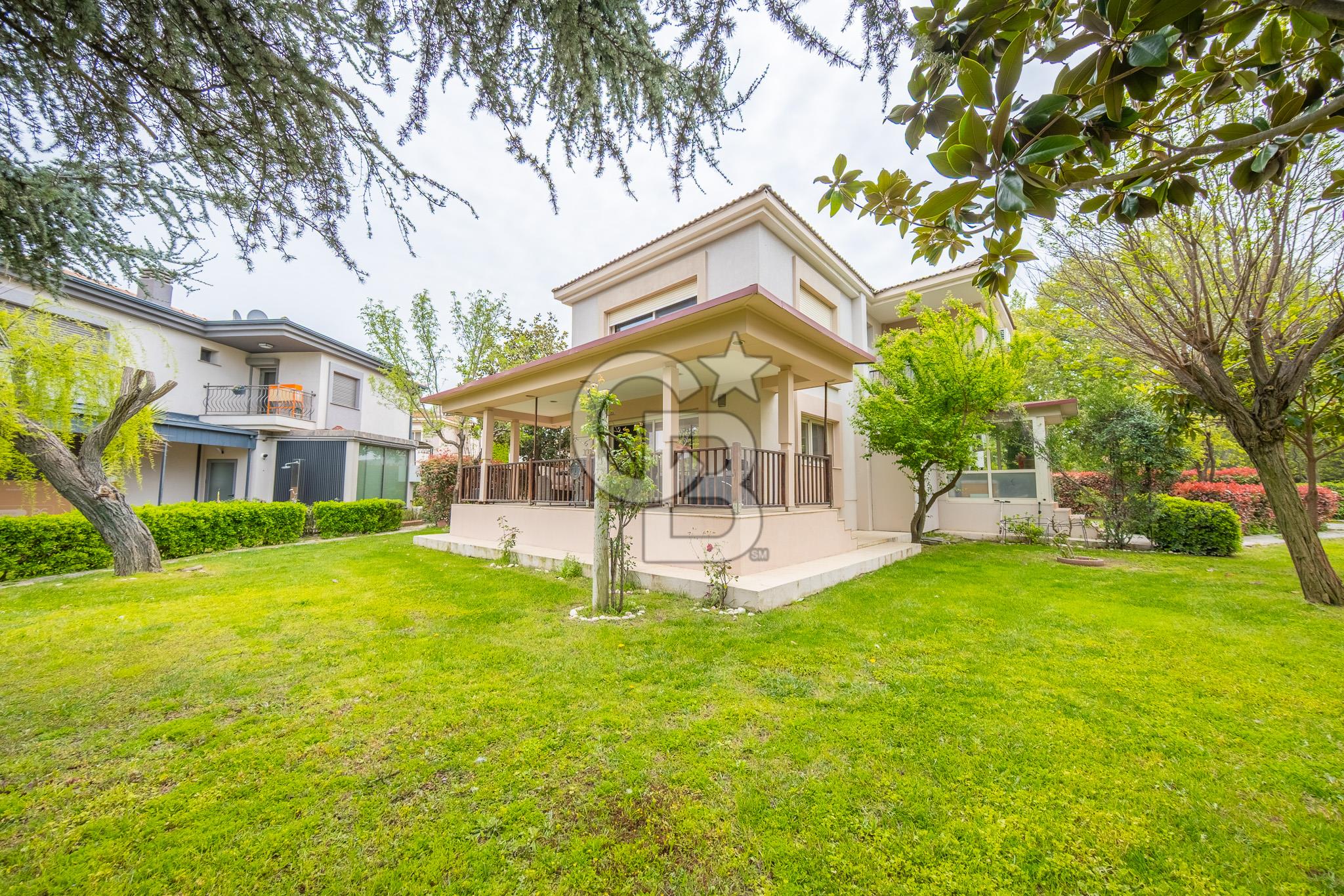 GÜZELBAHÇE ÇAMLI VİLLARI 5+1 SATILIK VİLLA 800M2 ARSA PAYI