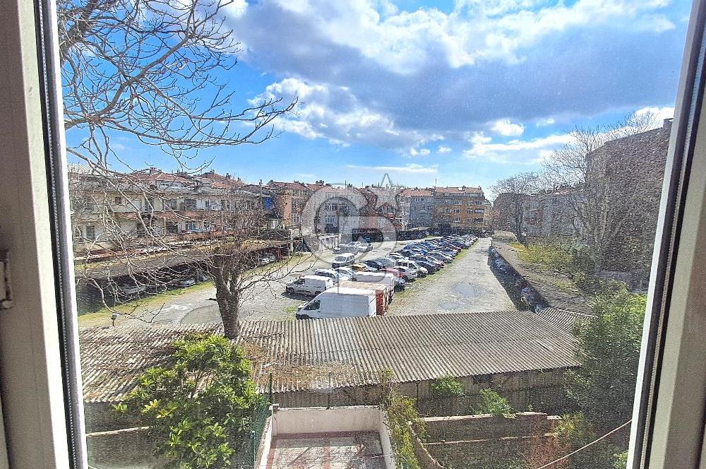 Şehremini Küçük Saray Meydanı’nda Satılık 1+1 Daire!