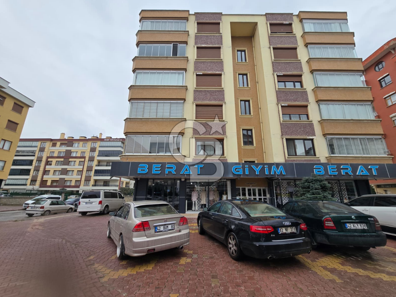 COLDWELL BANKER'DAN HARİKA KONUMLU 3 CEPHELİ GENİŞ 4+1 DAİRE